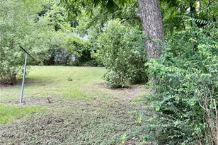 415 E 7th St, Taylor, TX 76574 - Photo 25