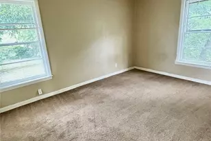 415 E 7th St, Taylor, TX 76574 - Photo 15