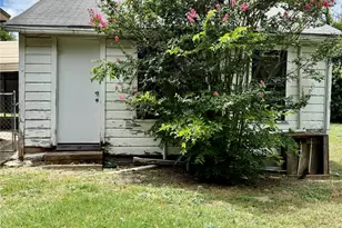 415 E 7th St, Taylor, TX 76574 - Photo 21
