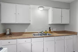 203 E Anderson Ave, Round Rock, TX 78664 - Photo 11
