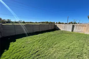 125 Unforgiven Ln, Jarrell, TX 76537 - Photo 17