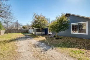 1409 Burns Blvd, Taylor, TX 76574 - Photo 3