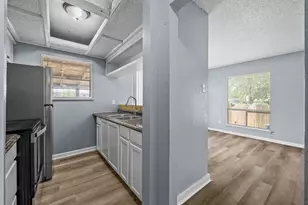 204 Northcrest Cir, Austin, TX 78752 - Photo 11
