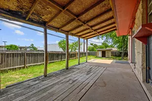 204 Northcrest Cir, Austin, TX 78752 - Photo 5