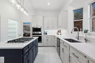 7500 Fireoak Dr, Austin, TX 78759 - Photo 13