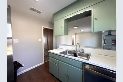 2500 Biggs Drive, Austin, TX 78741 - Photo 9