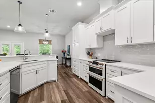 110 W Keamuku Ct, Bastrop, TX 78602 - Photo 15