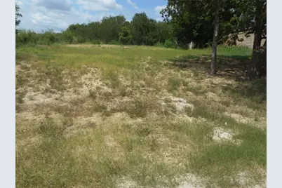 808 W Maple Street, Taylor, TX 76574 - Photo 3