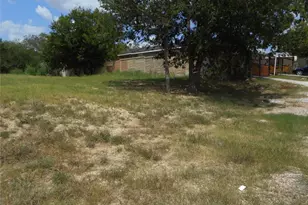 808 W Maple St, Taylor, TX 76574 - Photo 1