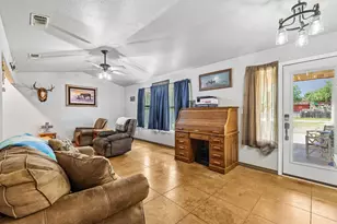 611 Magnolia Ln, Cottonwood Shores, TX 78657 - Photo 7