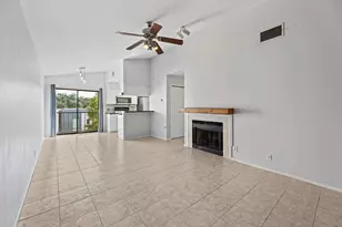 106 E 30th St, Austin, TX 78705 - Photo 5