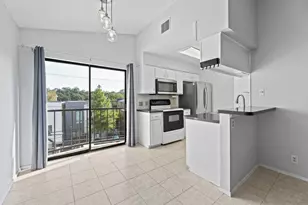 106 E 30th St, Austin, TX 78705 - Photo 11