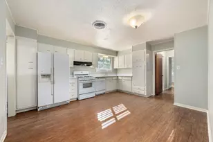 1615 Park Ln, Georgetown, TX 78628 - Photo 9