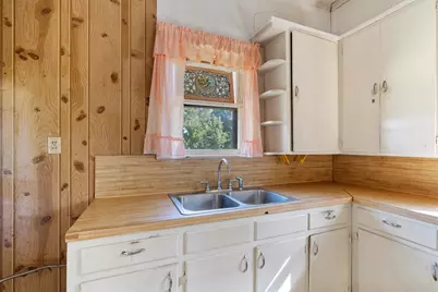 1104 E Umlang Street, Thorndale, TX 76577 - Photo 11