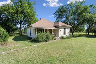 1104 E Umlang Street, Thorndale, TX 76577 - Photo 3