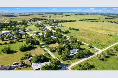 1104 E Umlang Street, Thorndale, TX 76577 - Photo 31