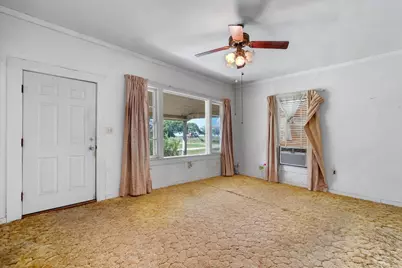 1104 E Umlang Street, Thorndale, TX 76577 - Photo 5