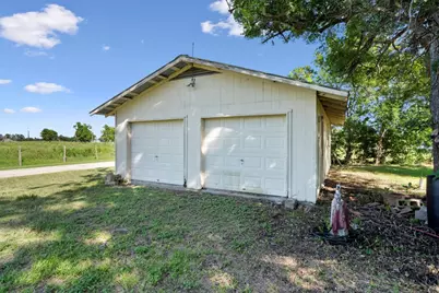 1104 E Umlang Street, Thorndale, TX 76577 - Photo 25