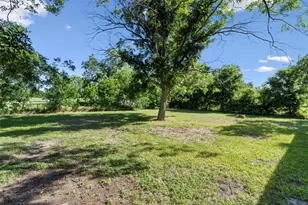 1104 E Umlang St, Thorndale, TX 76577 - Photo 29