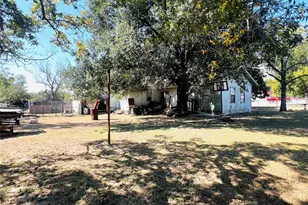 313 S Nolan Ave, Cameron, TX 76520 - Photo 17