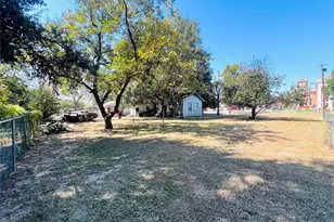 313 S Nolan Ave, Cameron, TX 76520 - Photo 3