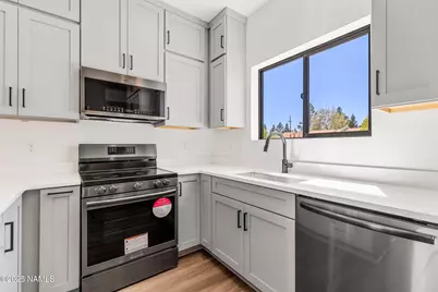 302 W Oak Avenue #3, Flagstaff, AZ 86001 - Photo 1