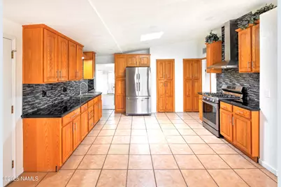 509 N Taylor Avenue, Winslow, AZ 86047 - Photo 11