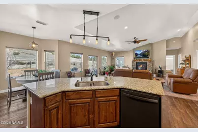 8951 Richfield Drive, Flagstaff, AZ 86004 - Photo 3