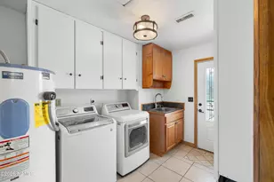 8710 Mary's Dr, Flagstaff, AZ 86004 - Photo 11