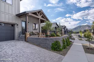 391 N Valerian Ln, Flagstaff, AZ 86004 - Photo 3