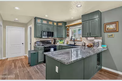 1876 W Camelot Drive, Flagstaff, AZ 86001 - Photo 11