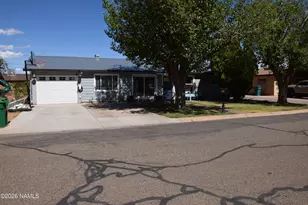 120 Navajo Dr, Winslow, AZ 86047 - Photo 1