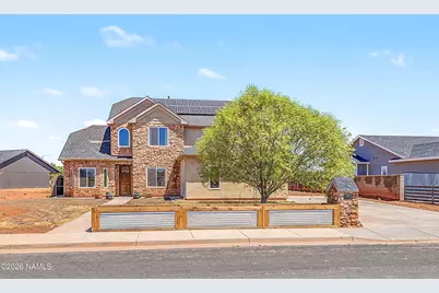 1914 Round House Drive, Winslow, AZ 86047 - Photo 1