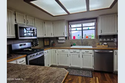 8025 Lawrence Drive, Flagstaff, AZ 86004 - Photo 13