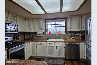 8025 Lawrence Drive, Flagstaff, AZ 86004 - Photo 15
