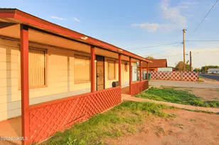 1220 N Park Dr, Winslow, AZ 86047 - Photo 3