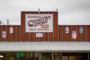 952 Mountainaire Rd, Flagstaff, AZ 86005 - Photo 1