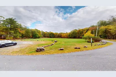 107 S Pond Circle, Dingmans Ferry, PA 18328 - Photo 17