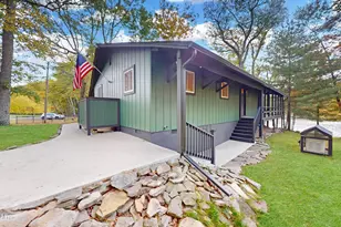 107 S Pond Cir, Dingmans Ferry, PA 18328 - Photo 31