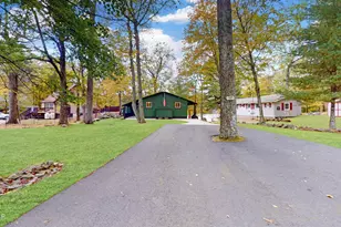 107 S Pond Cir, Dingmans Ferry, PA 18328 - Photo 19