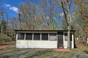 104 Shoshone Ct, Shohola, PA 18458 - Photo 1