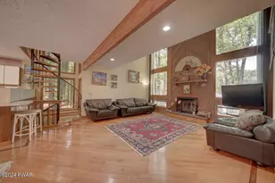 162 Yacht Club Dr, Greentown, PA 18426 - Photo 5