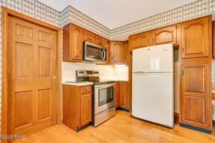 146 Cove Point Cir, Lakeville, PA 18438 - Photo 23
