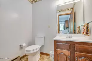 146 Cove Point Cir, Lakeville, PA 18438 - Photo 37