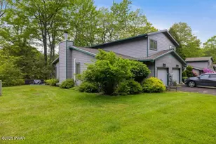 802 Forest Cir, Paupack, PA 18464 - Photo 3