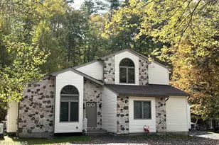 1119 Mink Ct, Bushkill, PA 18324 - Photo 1