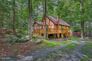 268 S Fairway Dr, Lake Ariel, PA 18436 - Photo 1