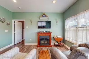 233 Shadow Wood Cir, Archbald, PA 18403 - Photo 11