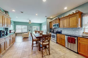 233 Shadow Wood Cir, Archbald, PA 18403 - Photo 3