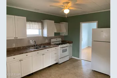 911 Lincoln Avenue, Blakely, PA 18447 - Photo 11